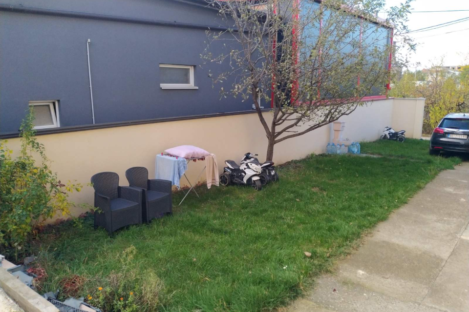 Na prodaju kuća u Surčinu 265m2, dvorište 439m2 | Maja Nekretnine