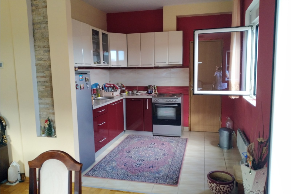Na prodaju kuća u Surčinu 265m2, dvorište 439m2 | Maja Nekretnine