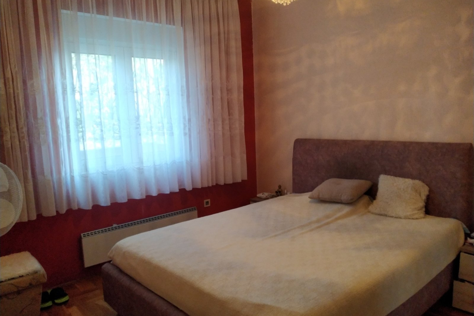 Na prodaju kuća u Surčinu 265m2, dvorište 439m2 | Maja Nekretnine