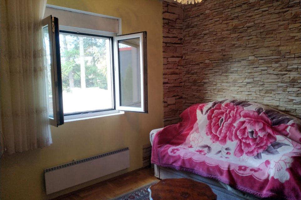 Na prodaju kuća u Surčinu 265m2, dvorište 439m2 | Maja Nekretnine