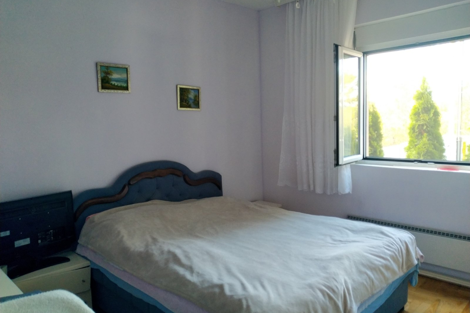Na prodaju kuća u Surčinu 265m2, dvorište 439m2 | Maja Nekretnine
