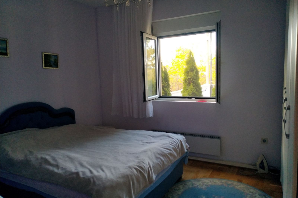 Na prodaju kuća u Surčinu 265m2, dvorište 439m2 | Maja Nekretnine