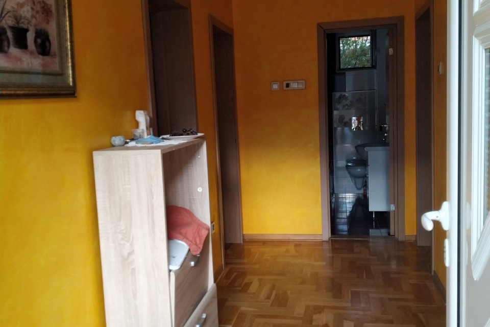 Na prodaju kuća u Surčinu 265m2, dvorište 439m2 | Maja Nekretnine