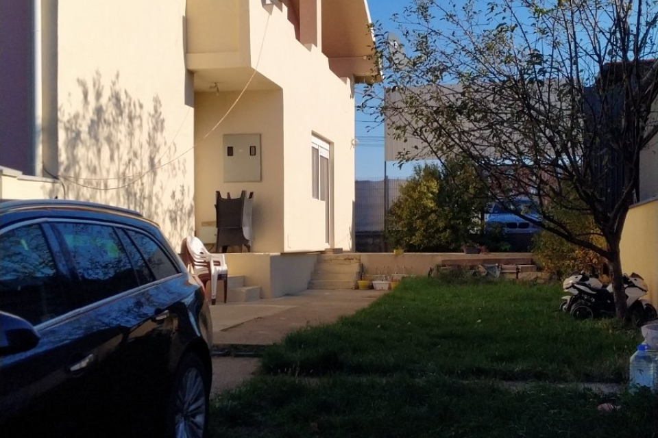 Na prodaju kuća u Surčinu 265m2, dvorište 439m2 | Maja Nekretnine
