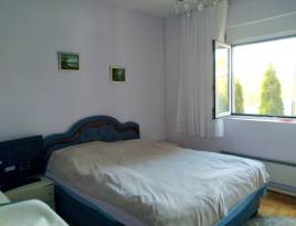 Na prodaju kuća u Surčinu 265m2, dvorište 439m2 | Maja Nekretnine