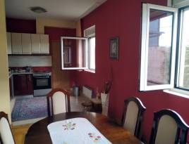 Na prodaju kuća u Surčinu 265m2, dvorište 439m2 | Maja Nekretnine